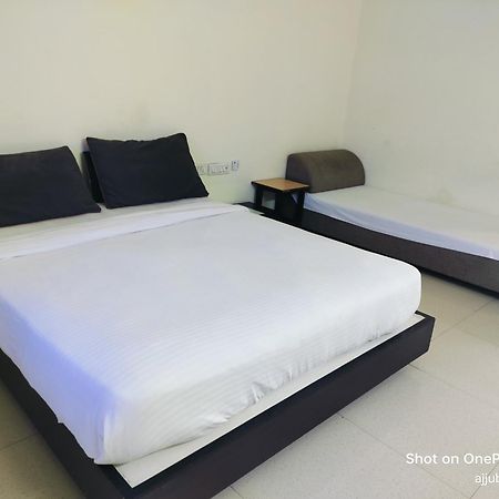 Hotel Sun N Step Club Ahmedabad Buitenkant foto