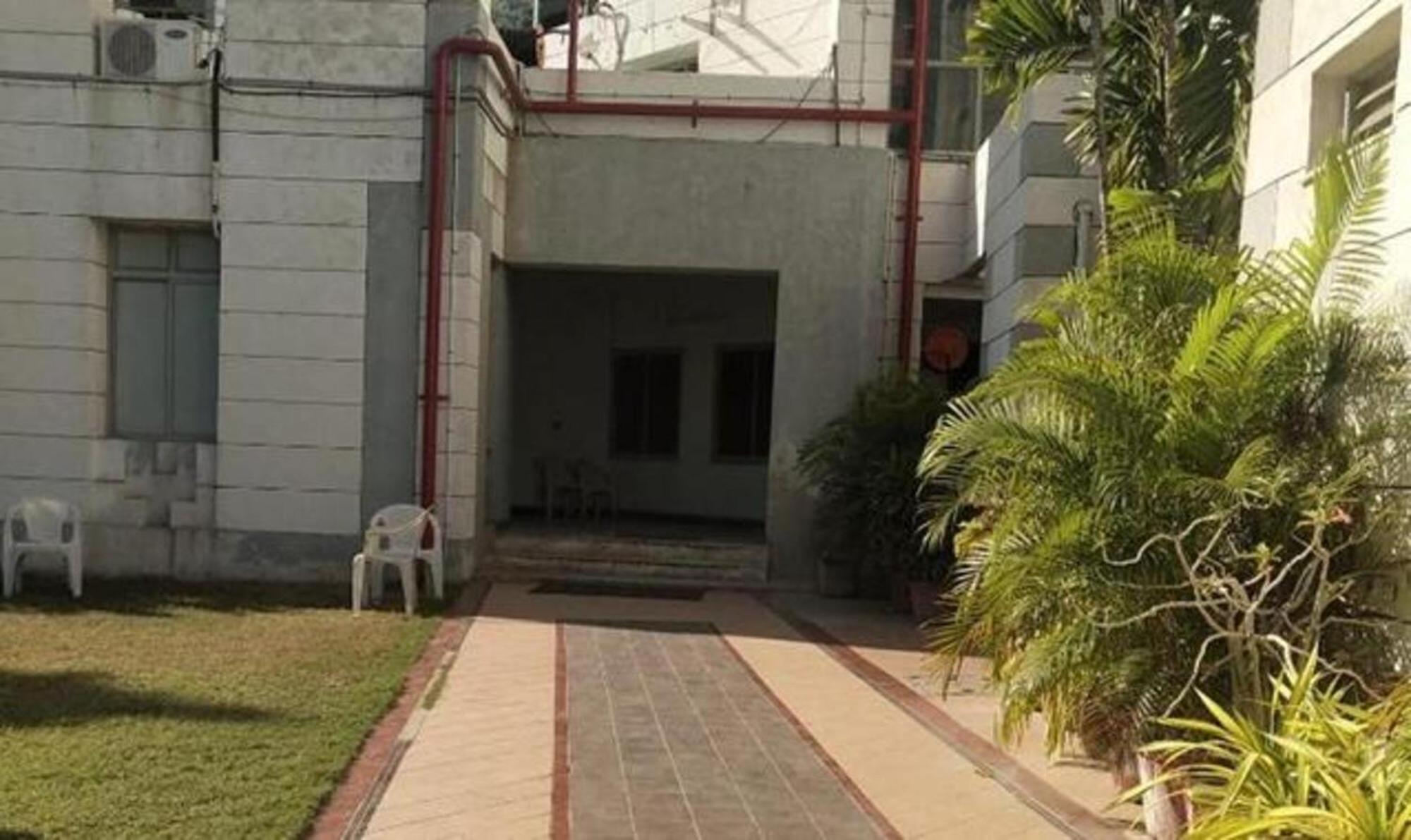 Hotel Sun N Step Club Ahmedabad Buitenkant foto